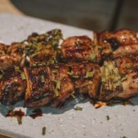 De opkomst van de izakaya: waarom we massaal vallen voor informeel Japans tafelen